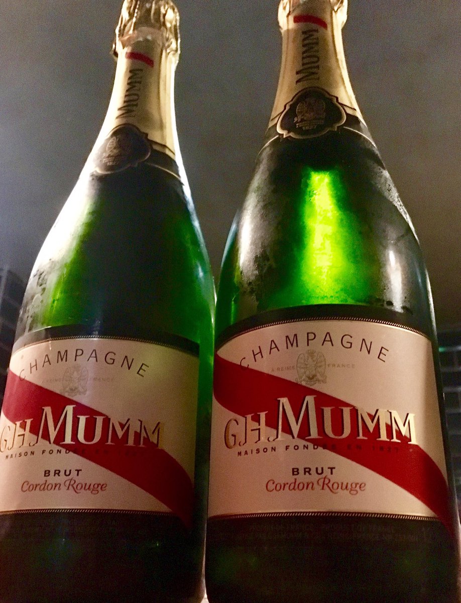 BlackDogNQ's tweet photo. FIZZ FACE FRIDAY!!
£12 Bottle of Prosecco
£30 Bottle of Champagne
2-4-1 Selected Cocktails https://t.co/nZOoGn5UDR