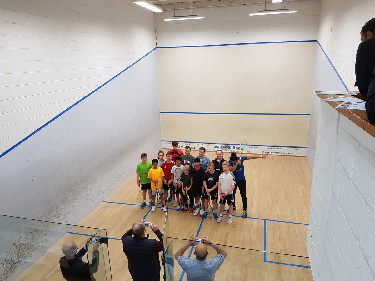 Some of our junior squad getting in a few pictures with the <a href="/Bexley_Squash/">Bexley Squash</a> team before tonight's big <a href="/pslsquash/">ES Premier Squash League</a> match with <a href="/VA_SurreyPSL/">VA Surrey PSL</a>