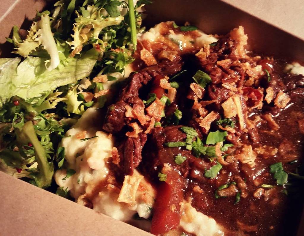 Grab a little bit of #ireland ! #beef &amp; #guinness #stew #colcannon @theworkersarms !!! #en… ift.tt/2nAwhyO