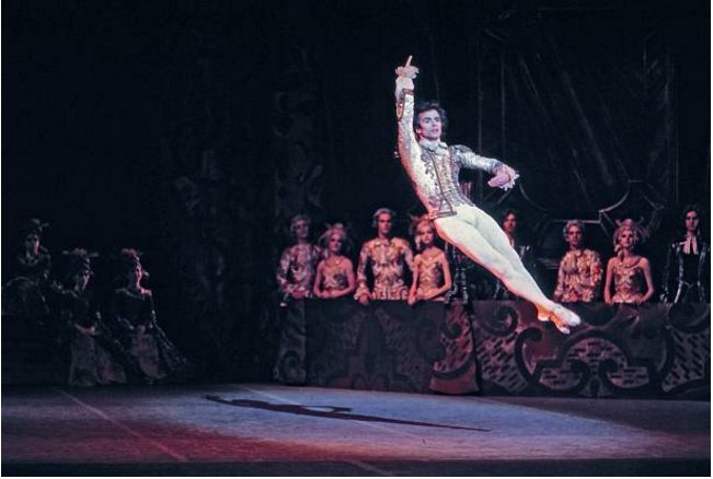 Happy Birthday Rudolf Nureyev
In Swan Lake of Canada, October 24, 1972
Photo: Jack Mitchell 