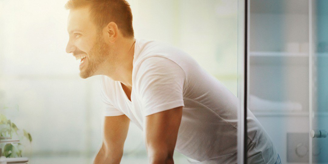 AskMenStyle's tweet photo. Disguise a hangover with these expert grooming hacks #HappyStPatricksDay https://t.co/VfCMAaJUMb https://t.co/WQP00u0vn1