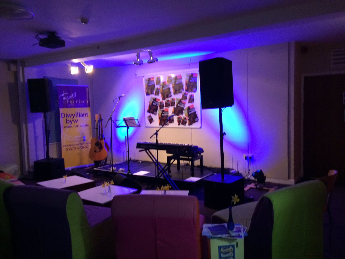 gwenllianBeynon's tweet photo. @TheatrFelinfach y llwyfan a'r bar yn barod an @RylandTeifi #edrych'mlan https://t.co/tQe4UyWjLX