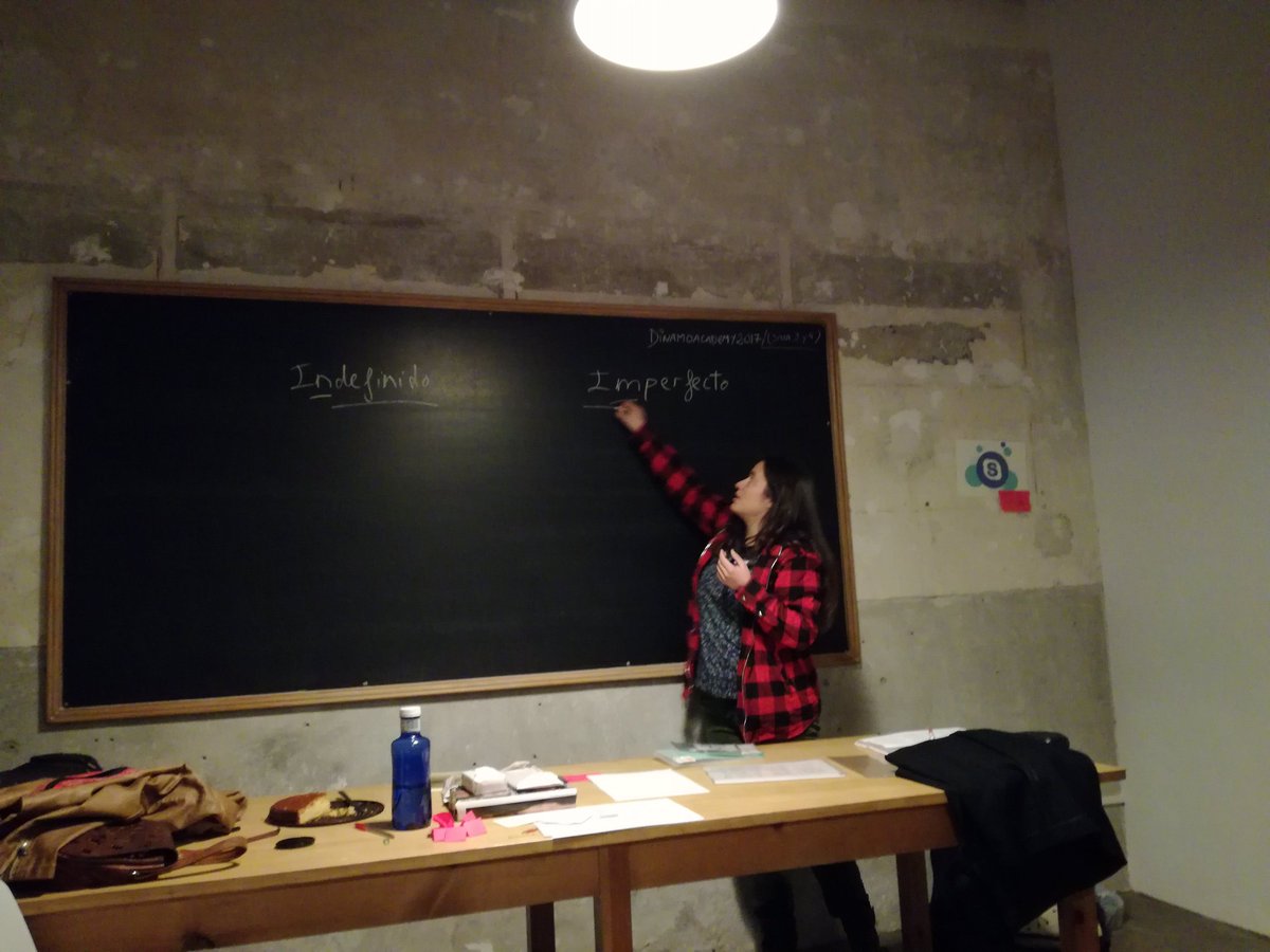 ELEvenBCN's tweet photo. Presentamos al Sr. Indefinido y a la Sra. Imperfecto :) @puntadasconele @APLinguista @nurmuca @Subiunctivus https://t.co/BTgt9v9mWS