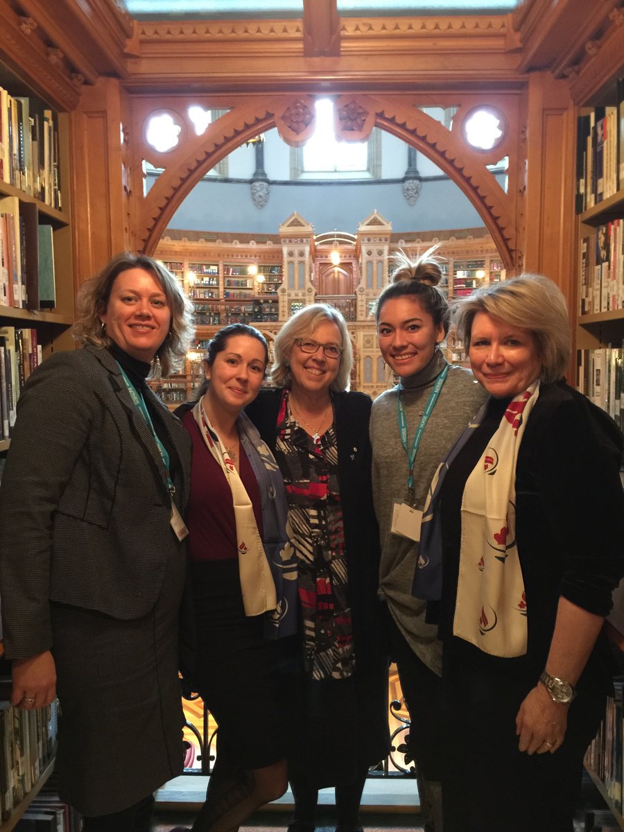 canadanurses's tweet image. Thank you @ElizabethMay of @CanadianGreens for your support of a pan-Canadian #caregivers strategy! #jobprotection  #CNAontheHill