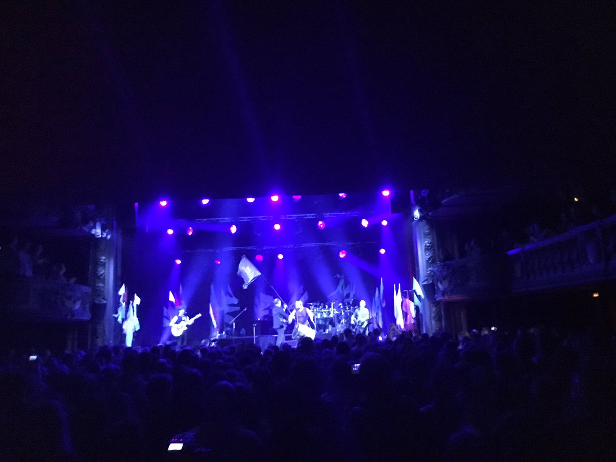 alicecsdv's tweet photo. Concert de #tryo #trianon https://t.co/Qy6SxwyLyy