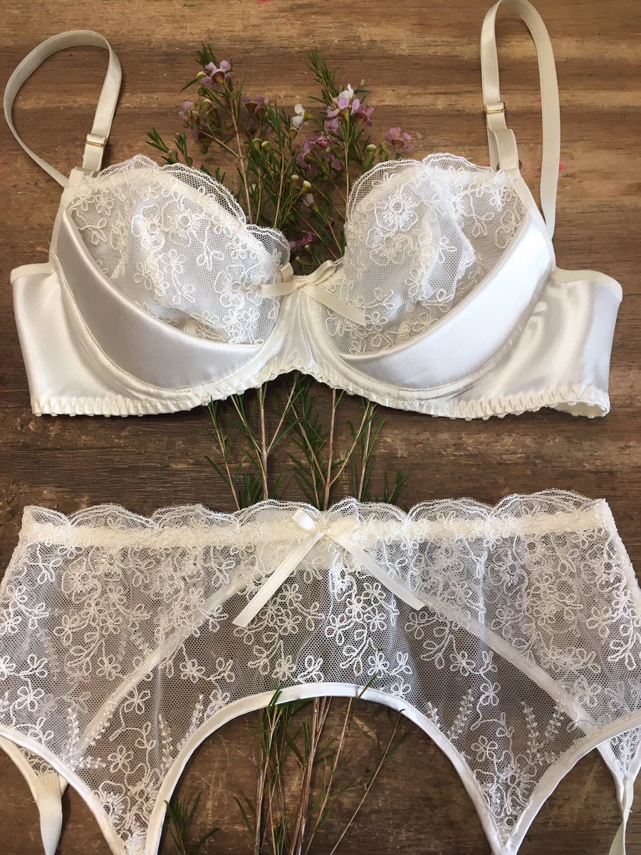 Just_Joannaaa's tweet photo. I'm running on 2 hours of sleep because of this custom set but it was well worth it 🌾 https://t.co/tXp9ggPs5t