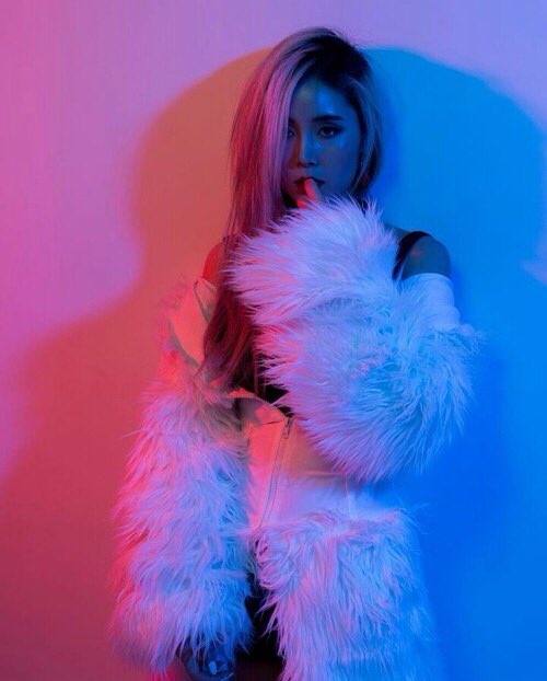 werefamousx's tweet photo. que foto de um photoshoot seu vc posta no seu instagram? https://t.co/PbTCeHGhjs