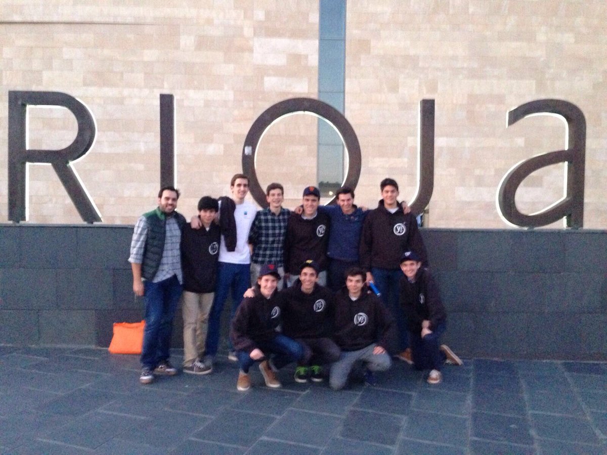 ypsilon_viaro_'s tweet photo. Ya estamos en Logroño. Nos acabamos de inscribir en @Riojaforum. #fll @FLLSpain #beypsilon #orgullodeequipo https://t.co/bxCJzl31fs
