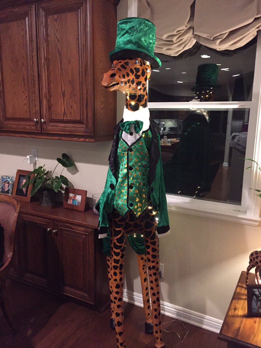PatTheGiraffe's tweet photo. Happy St. Patrick's Day! https://t.co/zk1GxhtmGe