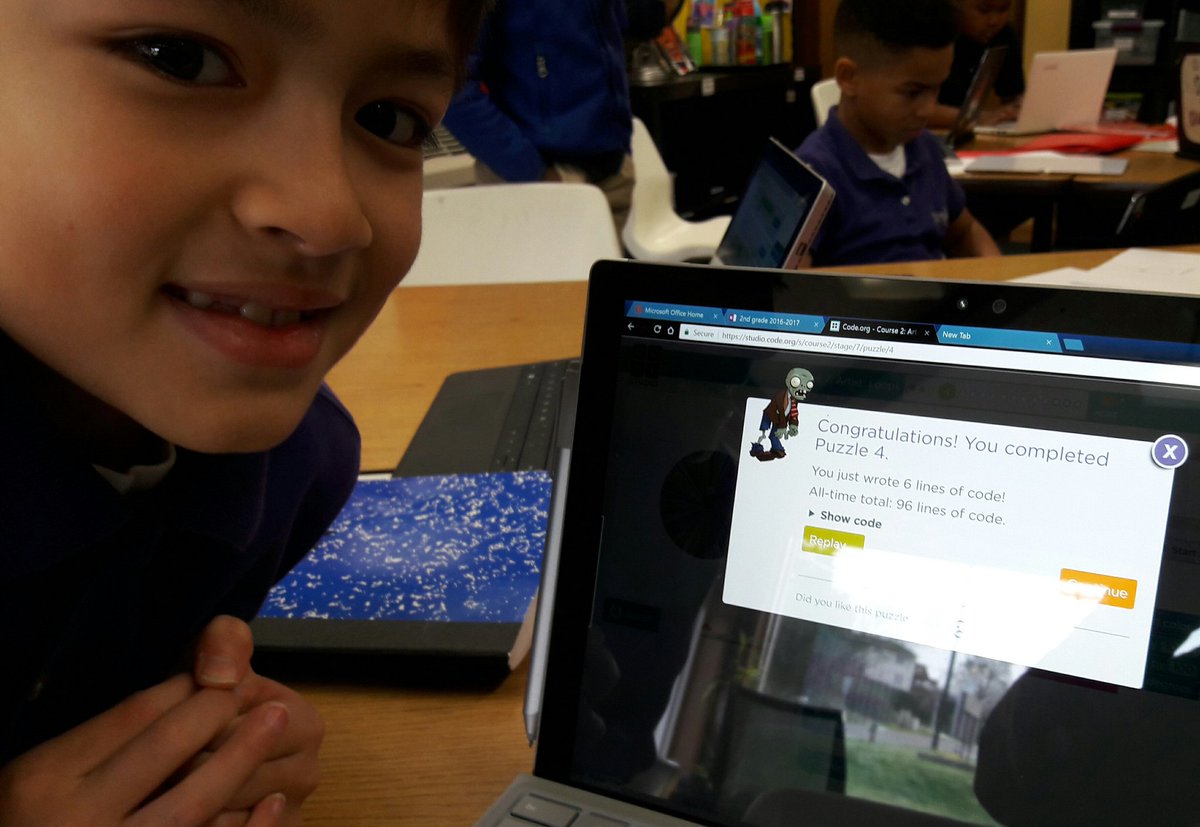 Agcs02's tweet photo. @Agcs02 @rentonprep #unplugged #artistloop Writing code for a shape they drew, then on to @codeorg https://t.co/ODoNskfjmY