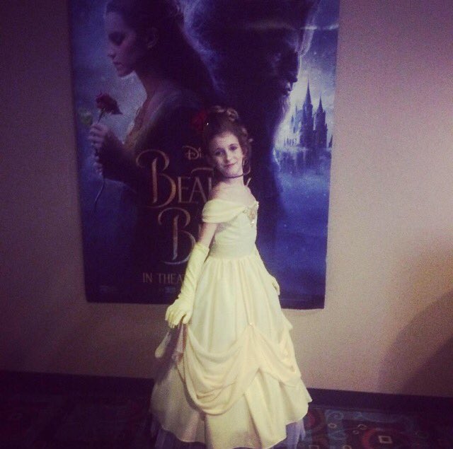 inthegreatwide's tweet photo. @EmmaWatson my sister and I love you, and can't wait to see your movie❤️ #BeautyAndTheBeast #emmawatson #belle #weloveyou https://t.co/OGOEToB9OY