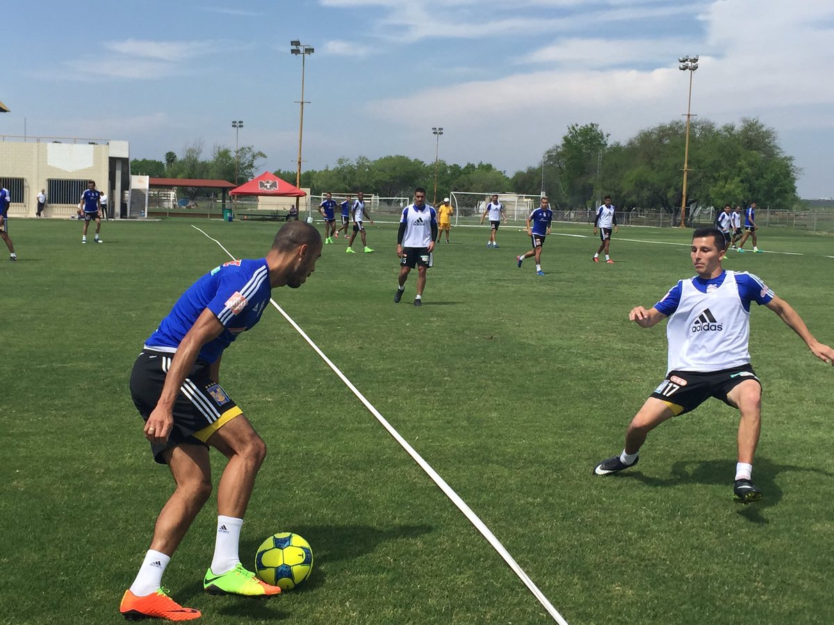Argentina's tweet photo. [SELECCIONADOS] 📷 Flash de @guido19pizarro en la práctica de @TigresOficial ¡Nos vemos en unos días, crack! 😉 https://t.co/8TJEFkhpNq