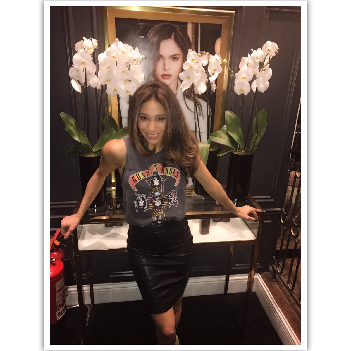 karen_hauer's tweet photo. Loving my new hair!! Thank you @PaulEdmonds217 for giving me a new look that I'm absolutely in love it x 💛 https://t.co/SOcJ6QvCcb