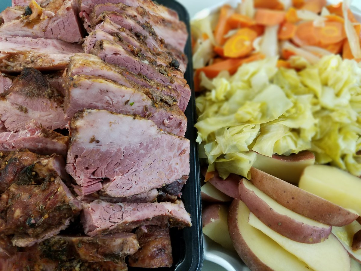 ManzanitaGrocer's tweet photo. Happy #StPaddy's Day everyone! Sampling today, + fresh seafood and corned beef! 
https://t.co/5xINmUIYNq https://t.co/jT9rG1V7CV