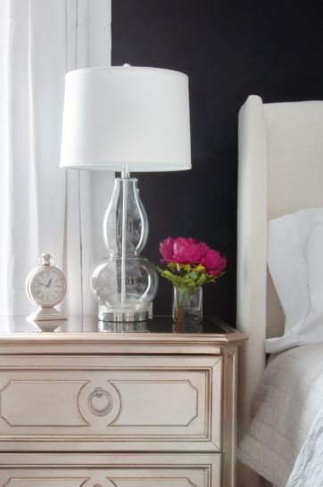 WayfairCanada's tweet photo. Love the pieces designer used in @ByAngelaPrice's stunning suite? Shop the look: https://t.co/n1cv0p0jgr #WayfairRoomover https://t.co/XreGXljjad