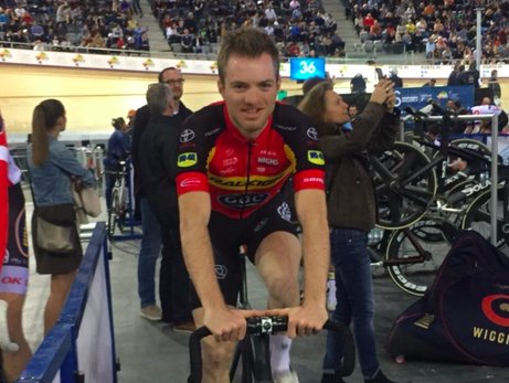 Luister naar <a href="/yoerihavik/">Yoeri Havik</a> vlak voor de start van Finale Six Day Mallorca #SixDayMallorca

soundcloud.com/simon-keijzer/…