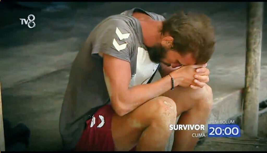 ForstalkApp's tweet photo. Şu 2 fotoğrafı hiç unutmayın. Zira ben bunlara bakıp desteğimi daha çok artırıyorum #Survivor https://t.co/8xCuFBms1e