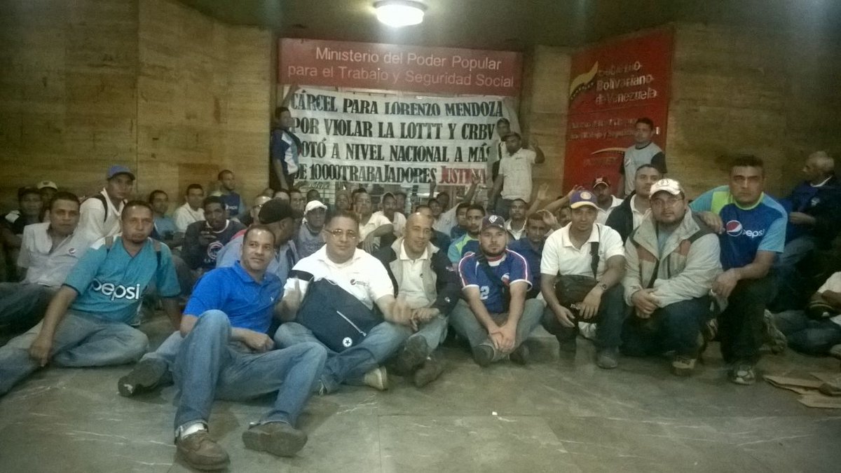 fuerzaobrera201's tweet photo. @torrealbaf @VTVcanal8 @globovision esto es lo q pasa cuando la burocracia sigue la clase obrera en la miseria https://t.co/15NqUeKzTZ