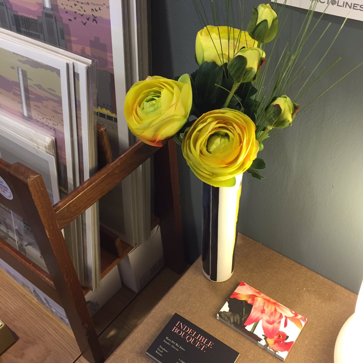 More matching yellow in my @tuttonandyoung Made London Canary Wharf stand with this flower display by @indeliblebouquet. Thank you!