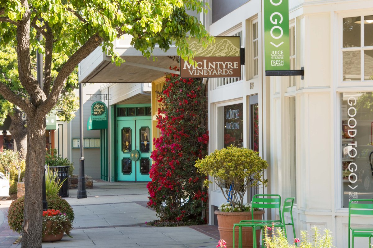 Happy Saint Patrick's Day from The Crossroads Carmel! 
#thecrossroadscarmel #saintpatricksday #stpaddysday