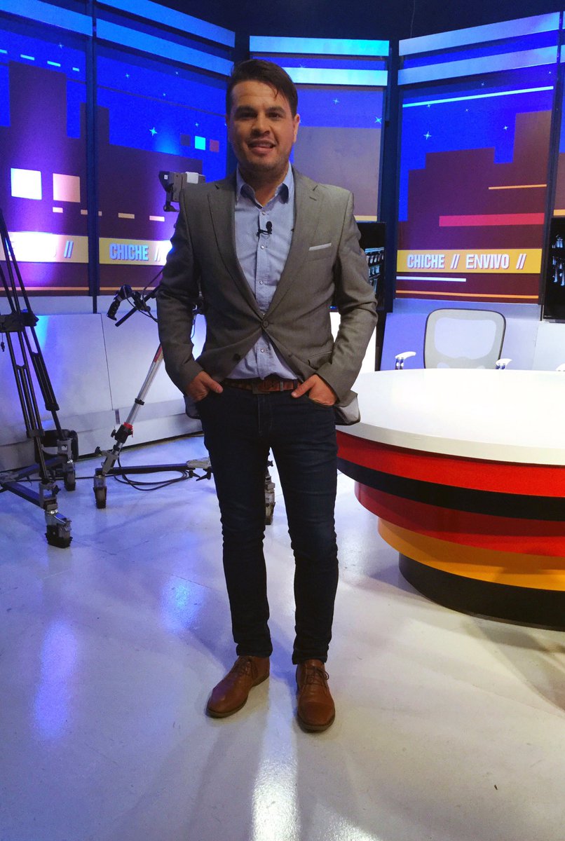 FrancoRabaglio's tweet photo. Gracias #InsideJeans por el look de hoy para #ChicheEnVivo por @MGZNtv. Inside está en Gurruchaga 1672, Palermo. https://t.co/bsWdYA5CZ1