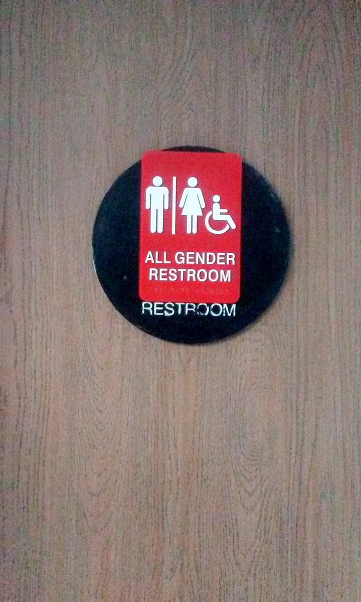 ChryssRios's tweet image. Saw this on my way to Costa mesa, ca towards the 15 south. Victorville/San Bernardino. 
#hadtopee #mademyday #downunder #76gas