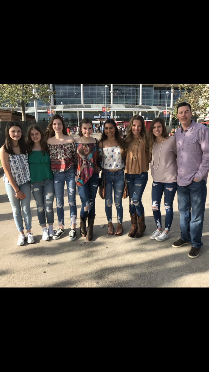 dennisodneal's tweet photo. Rodeo!!! #RODEOHOUSTON #GNO #notsurehowmuchmoreicantake https://t.co/xKPb5p3u3u