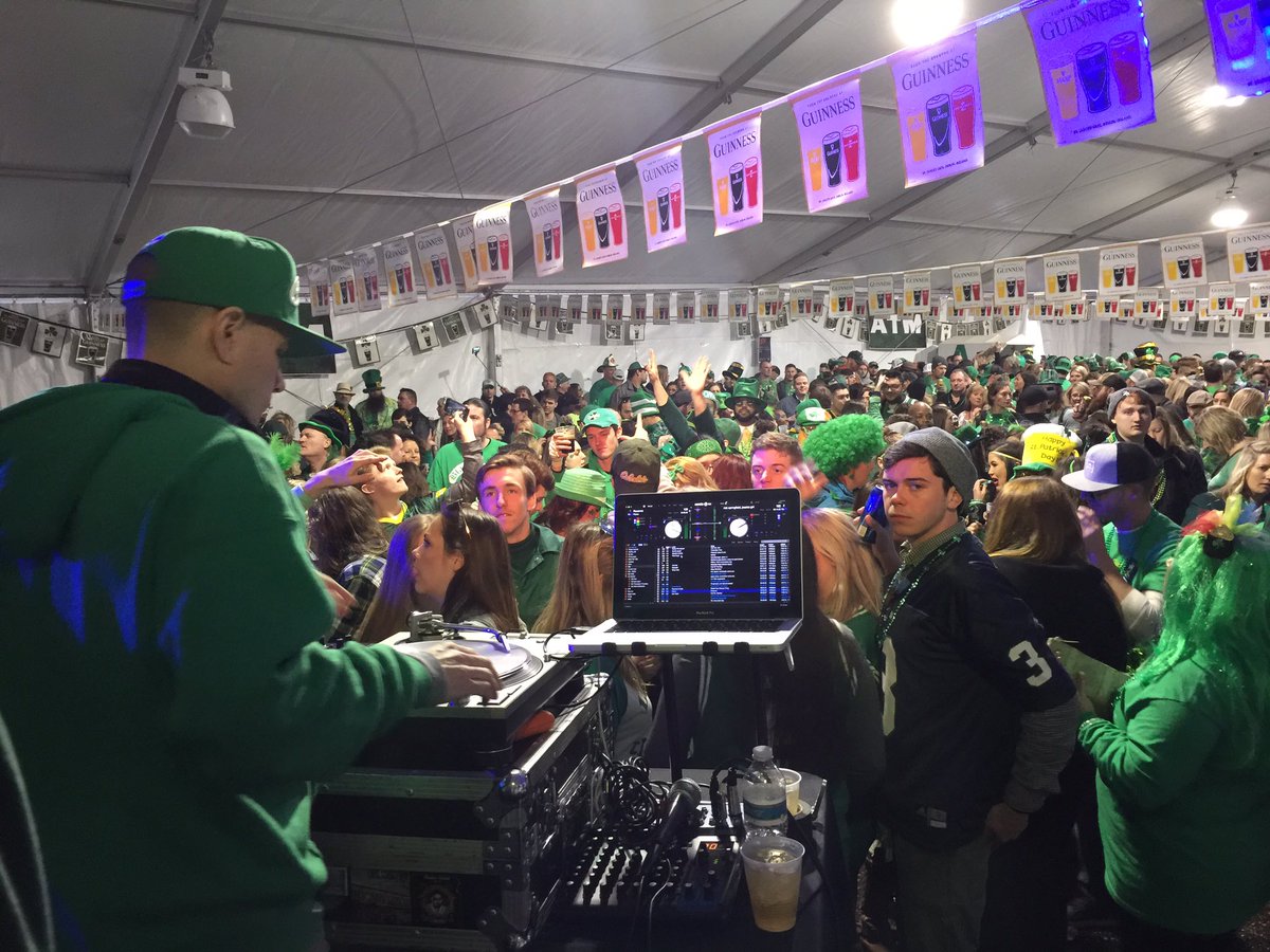 HipHopHomeOwner's tweet photo. Local MN Legendary DJ Dmil on the wheels of steel. @djdmil https://t.co/uwiANxolAa