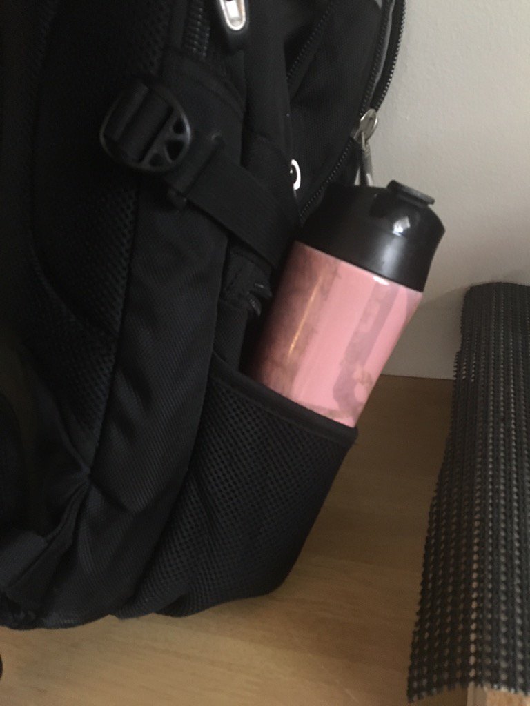 Sanyukta772's tweet photo. Carrying coffee to class in my Ecotainer #447challenge #Ecotainers https://t.co/XFk95N9HkC