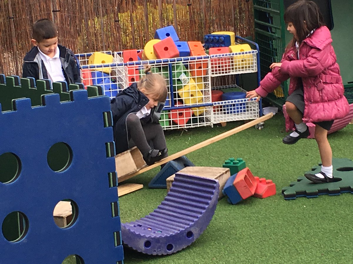 HPACH2015's tweet photo. Amazing engagement and enjoyment in our EYFS outdoor learning environment. @HPACH2015 @HarrisFed #eyfsexcellence https://t.co/cEhJ0w7aQ4