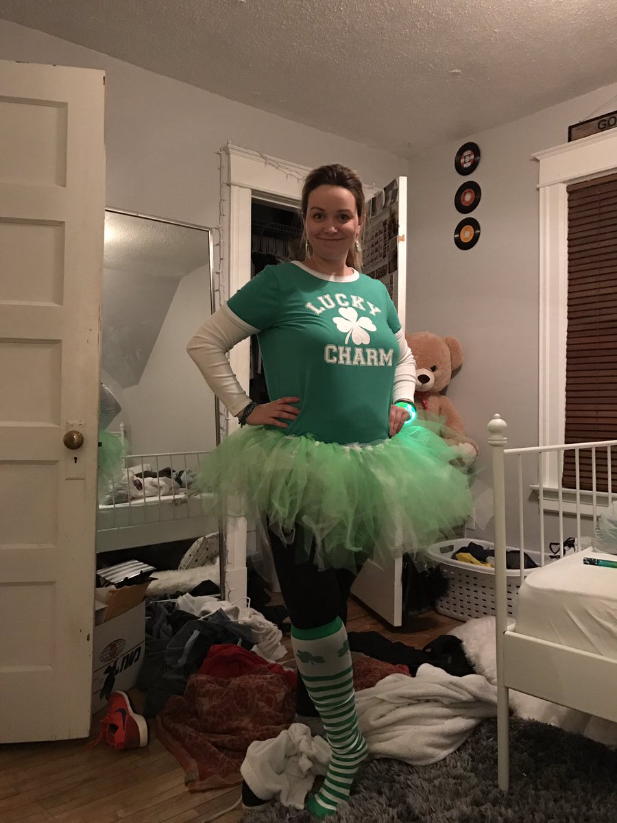 Callikadlec_'s tweet photo. Have fun tonight mom!☘️☘️☘️ https://t.co/yRV8x8lDuB