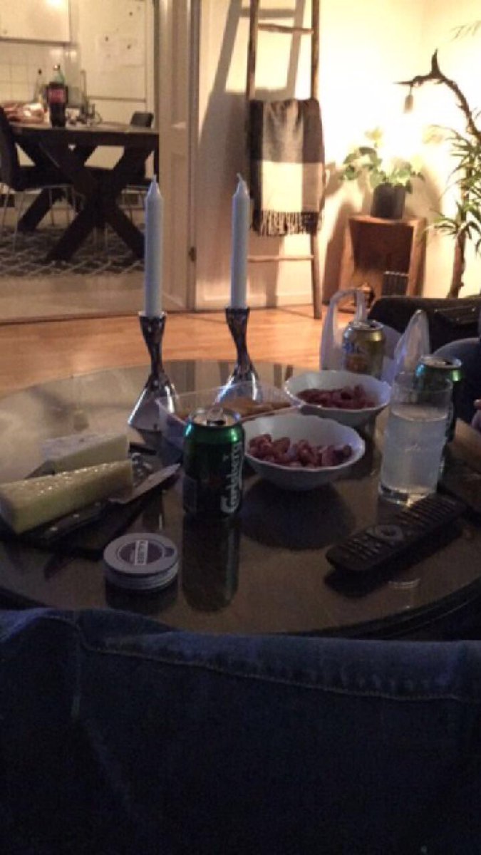 GustavLw's tweet photo. Ost, ölkorv, öl och bra sällskap 👌🏻 https://t.co/gEGAvtvCCu