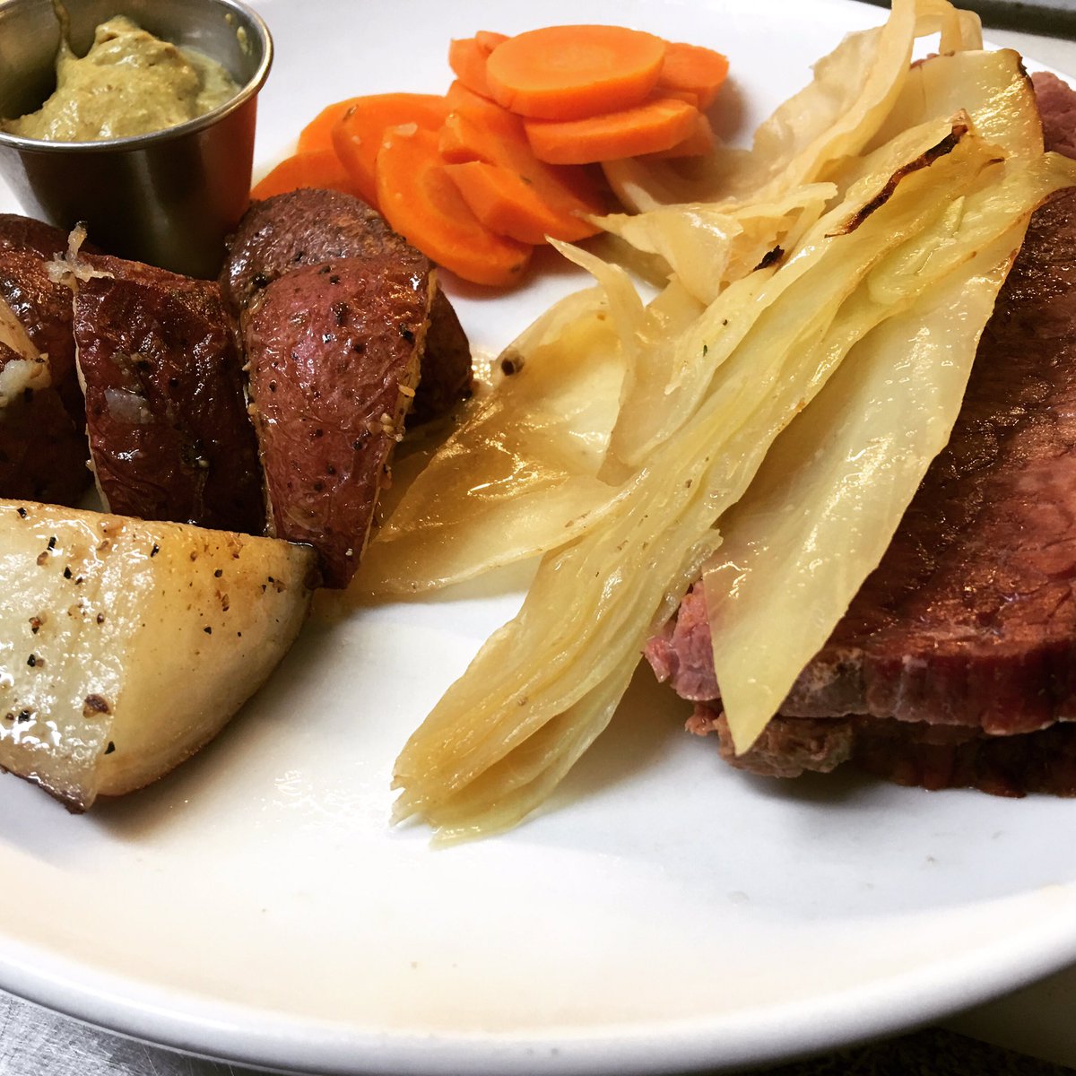 TheOldeBryanInn's tweet photo. We've never seen a better looking #StPatricksDay plate full of #cornedbeefandcabbage! Will we see you tonight?
#oldebryaninn #yum https://t.co/gotayNeDD3