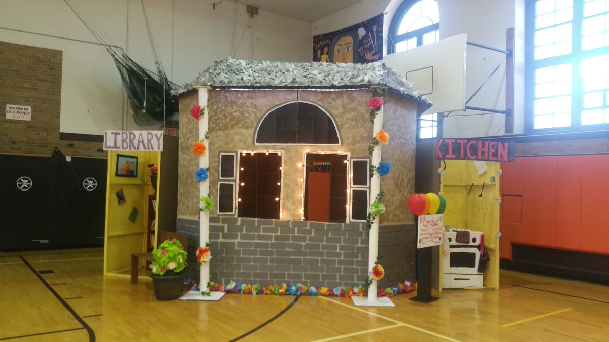 MeridythHansen's tweet photo. #makingGREATmakerspaces #erhs #rockrivalry so proud of them for building these! https://t.co/g46ZlZrvov