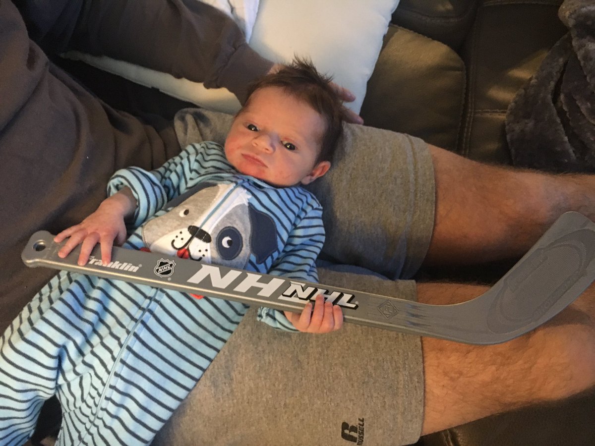 BWards27's tweet photo. Hank and I are fired up to watch the boys take down Duluth! @WMUHockey #proudalum #futurebronco2035 https://t.co/b9wWAyY8R4