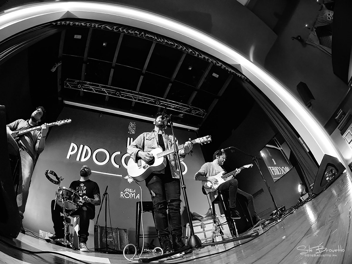 Mentra la città respira e la mia chitarra suona..ad #Aprilia con <a href="/DiegoEsposito4/">Diego Esposito</a> è stato proprio #comefosseprimavera goo.gl/9mWizN
