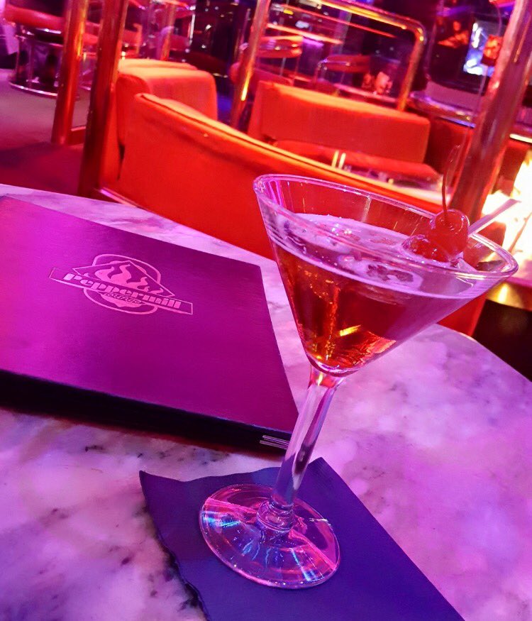 PeppermillVegas's tweet image. All you need for an instant vacation. 🔥

📷: Frank G. #PeppermillVegas #FiresideLounge