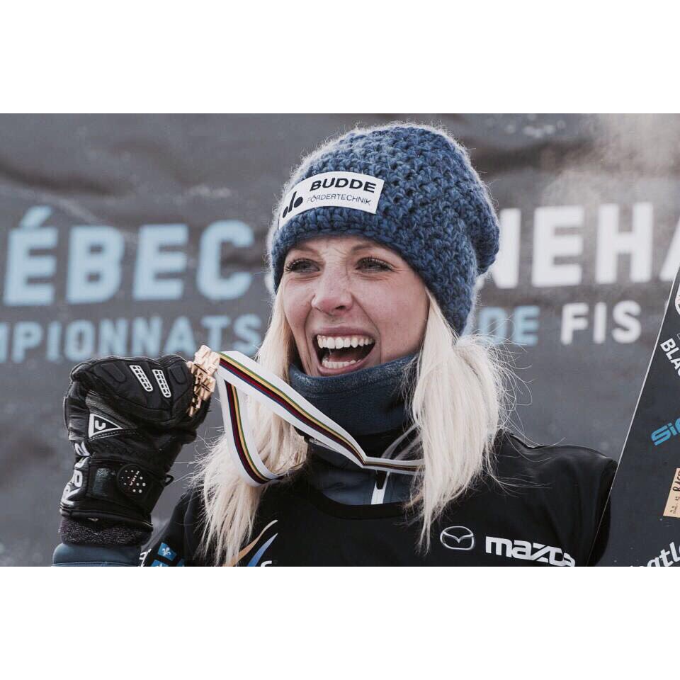 IsabellaLaboeck's tweet photo. Time to say Goodbye ... 🙅🏼 
Morgen 11:30 Uhr auf @ARDde @sportschau @snowboardger https://t.co/B0Ue99k3BD