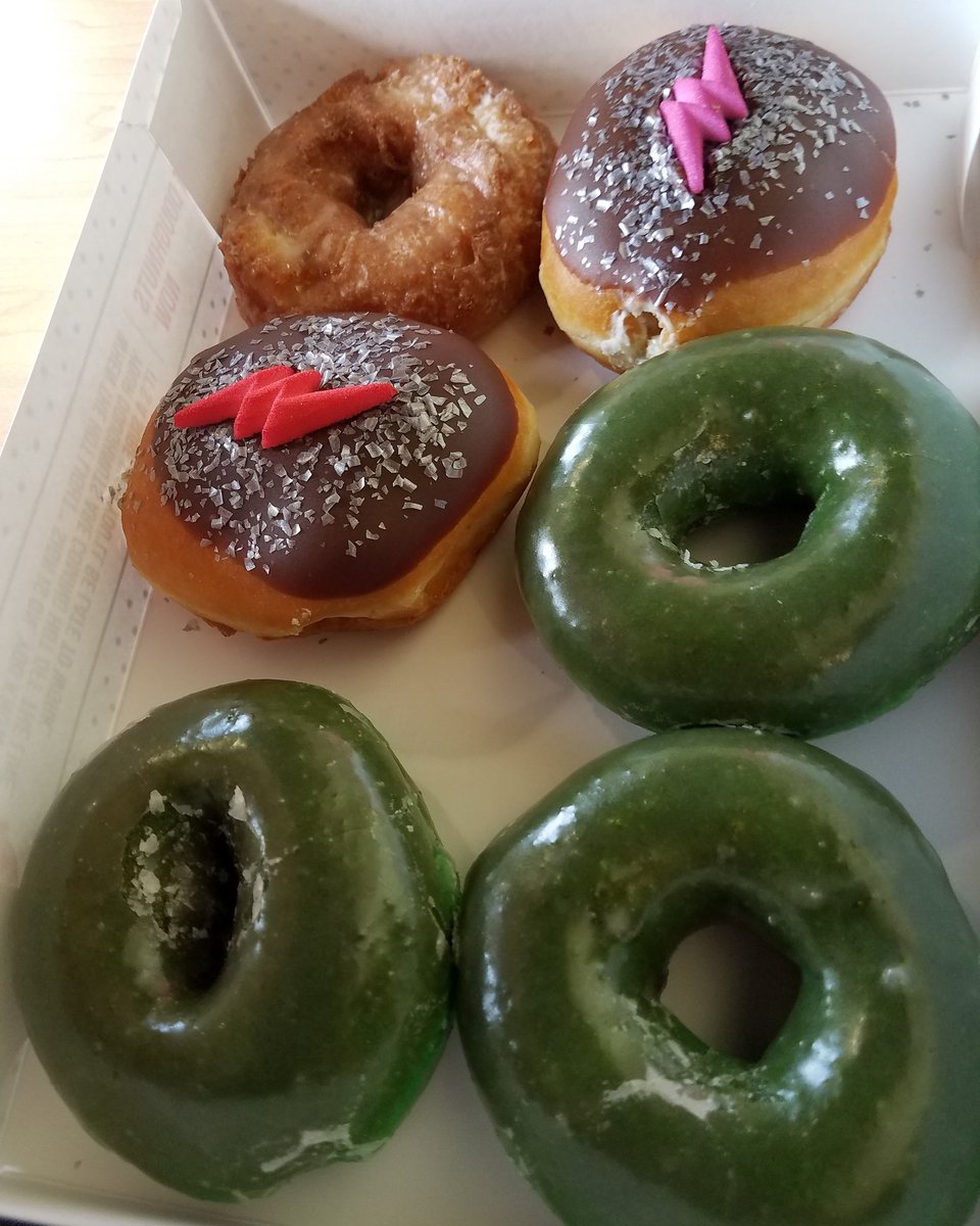 djmarz04's tweet photo. Told my youngest daughter that they make the green donuts w/ leprechaun poop. The krispy kreme guy totally agreed!
#GreenDonut
#krispykreme https://t.co/2bX334fsd3