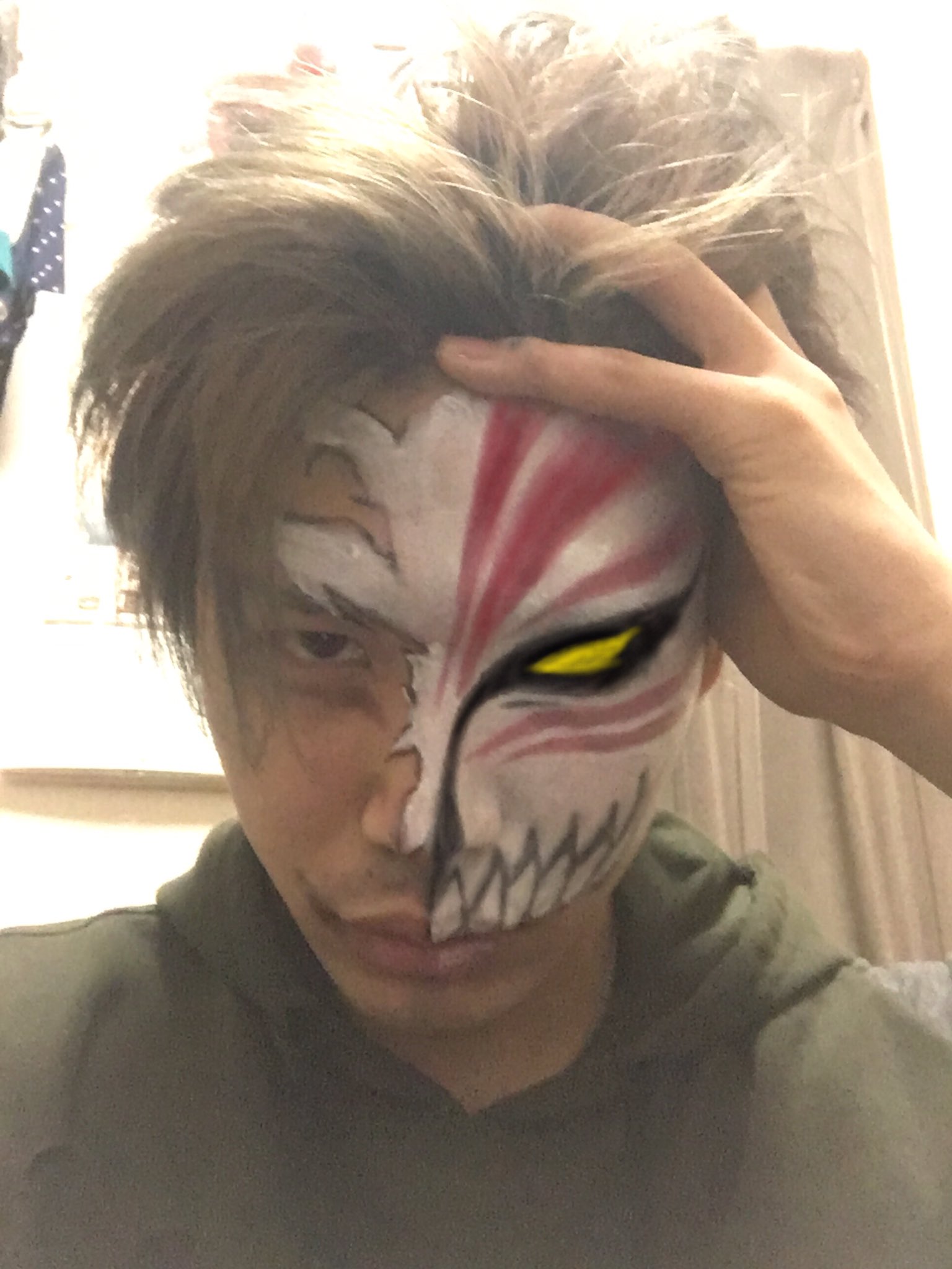 閏井 塁 Urui Rui おはようございます 久しぶりの早起きです そういやこの前思いつきで 虚化できないかとメイクでやってみました んー まぁ見えなくもないなって感じです 笑 Bleach ブリーチ 一護 黒崎一護 虚 仮面 メイク ペイント 脱着
