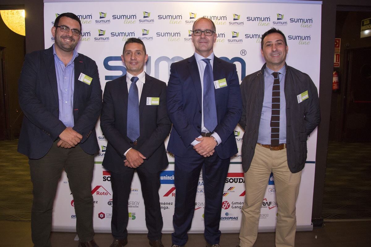 IsoChemie_ES's tweet photo. Presentación de #sumumline con nuestros amigos de @RotoFrankES @SUMUMPVC @Deceuninck_ESP https://t.co/DoSxb8nV3K