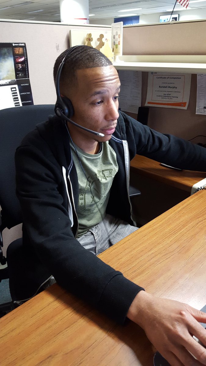 bhamitsmagic's tweet photo. Still focused...even on #StPatricksDay #stpattysday #lifeatatt #bhamitsmagic https://t.co/UERmf6WpiN