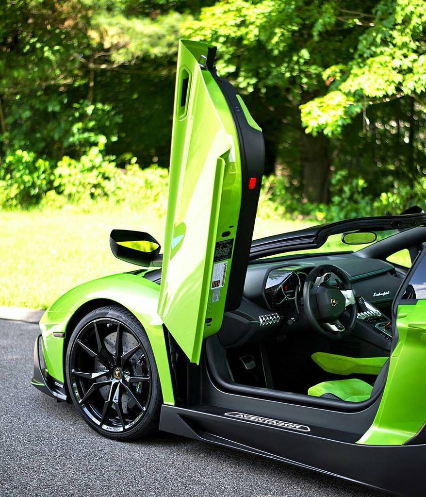 888_Motors's tweet photo. 🍀Imagine showing up to happy hour on #stpatricksday with this green lamborghini... #LP720 #Aventador https://t.co/B2WxdT1lTZ