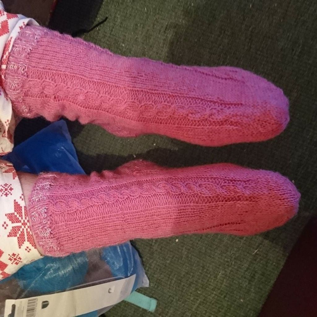Michelle O’neill (@edaurafon) on Twitter photo I finished them! I would definitely recommend <a href="/winwickmum/">Winwick Mum</a>'s #easycablesocks if you're a #n… ift.tt/2mc0uap I finished them! I would definitely recommend <a href="/winwickmum/">Winwick Mum</a>'s #easycablesocks if you're a #n… ift.tt/2mc0uap