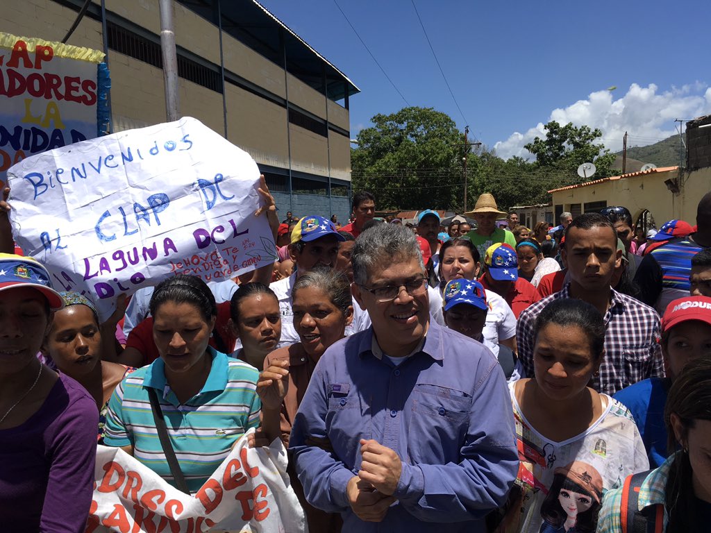 JauaMiranda's tweet photo. Calle a calle,casa a casa vamos conformando los comités,rumbo al millón de #HogaresDeLaPatria, Compromiso de @NicolasMaduro con el pueblo. https://t.co/labkryhqBA