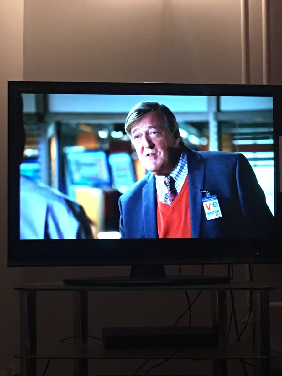 TheTarative's tweet image. Watching @stephenfry in Bones!! Love him sooo much! :)