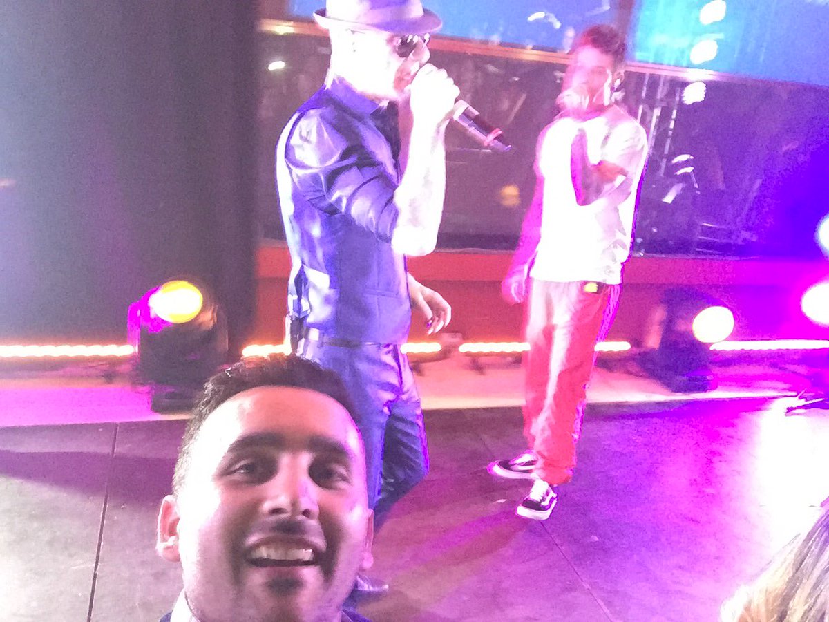 peppebellucci's tweet photo. #partygoldbet2017❤# https://t.co/hEplIchWig