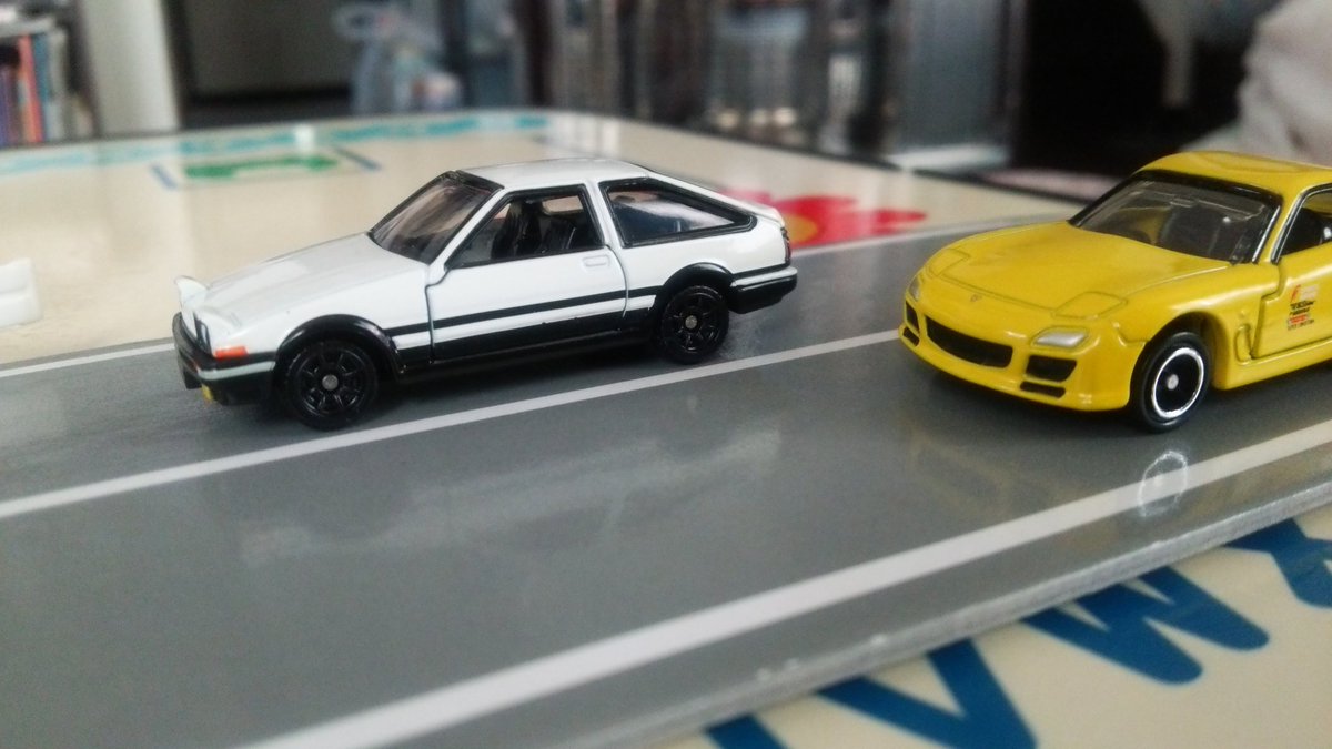 高坂マリオ ミニカー中毒者 トミカ イニシャルd 頭文字d イニd トミカでイニシャルdのシーンを再現 その3 一部違うところがあるかもしれません 啓介 そんなスピードじゃ曲がれっこねぇ スピードがありすぎる 言わんこっちゃねぇ かっ