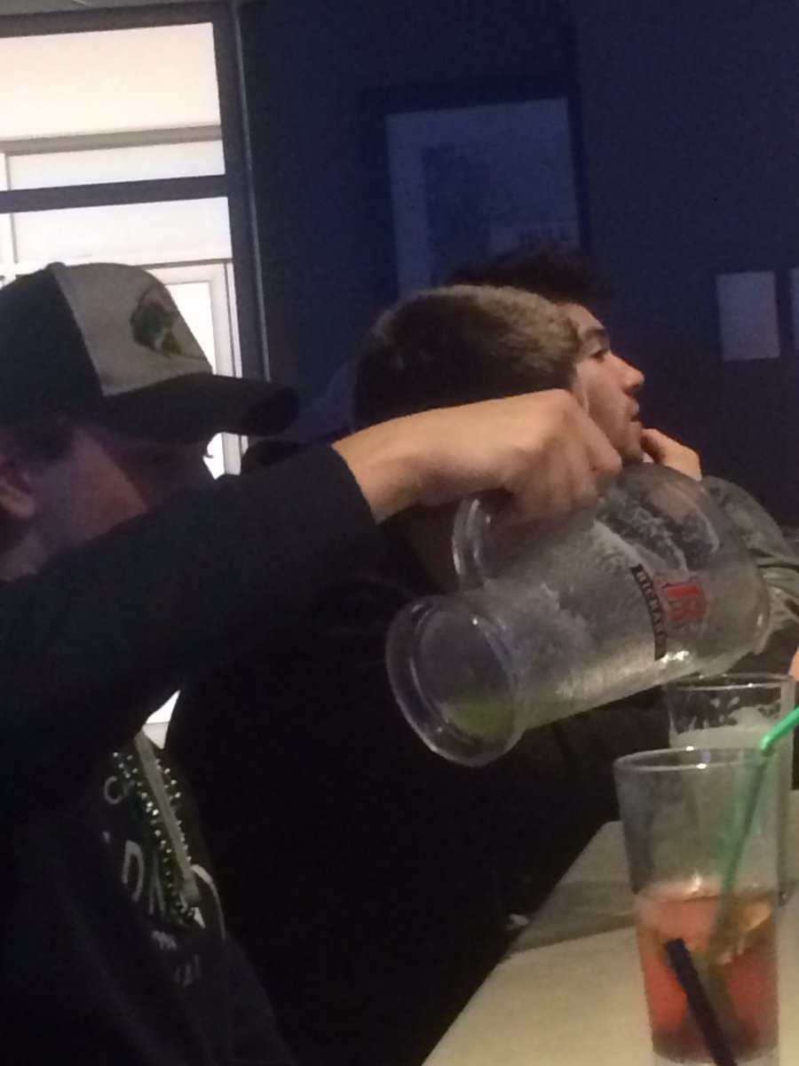 StoveCountryBoy's tweet photo. "Peter! Give me your empty pitcher so it looks like I can drink more then 2 bud lights" https://t.co/QlwCw9I7mC