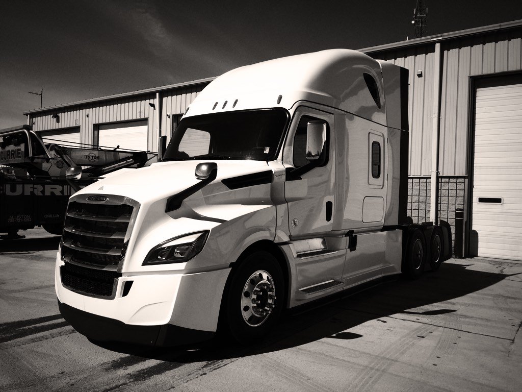 #Freightliner #NewCascadia - We'll have two new units arriving soon. Contact Alex for details. #DD15 #DT12 #trucking